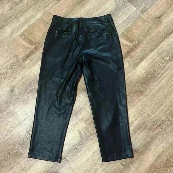7 FOR ALL MANKIND | Vegan Leather Black Crop Pants - Picture 3 of 5